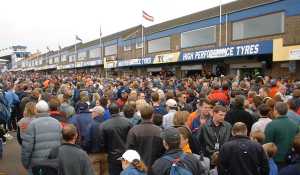 [ Pit lane access ]
